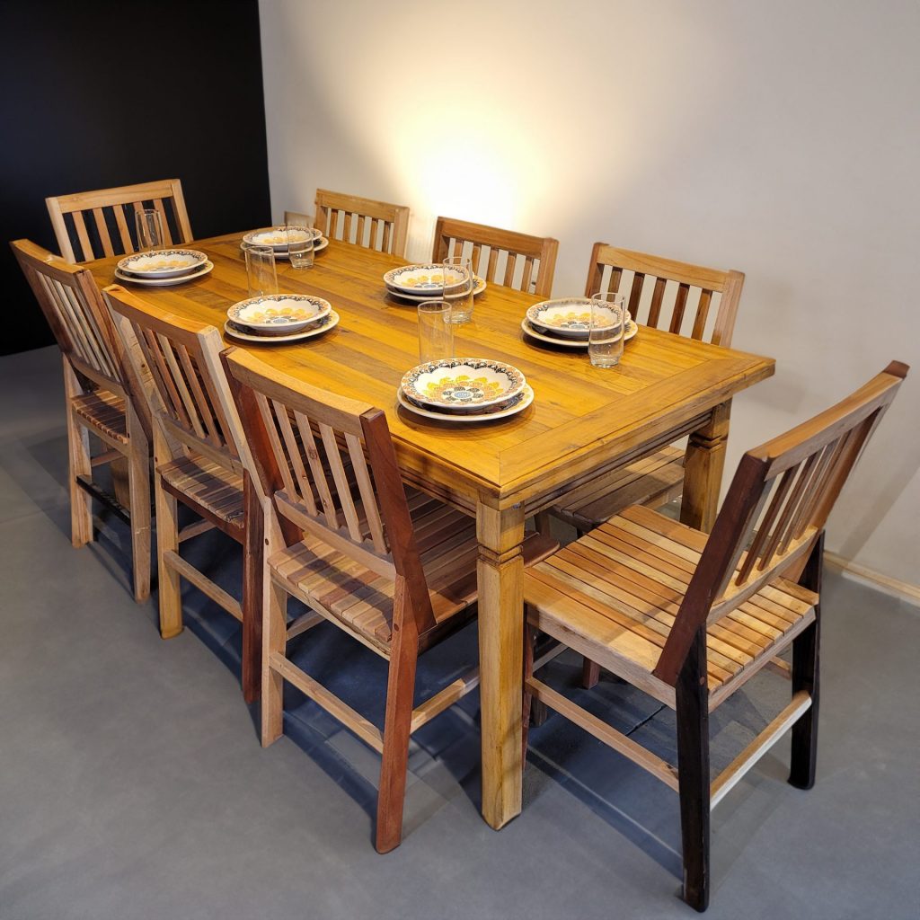 Conjunto Mesa de Jantar Premium Natural 1,80x0,80m C/ 8 Cadeiras Modelo "Ar" 0,45m C/ Acabamento