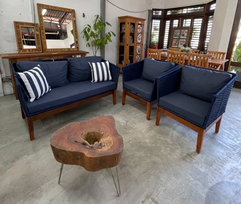 Sofás Rústicos de Madeira Maciça para Sala, Jardim e Varanda