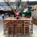 Banquetas altas rústicas em madeira de demolição, ideais para balcões de bares, cafés ou restaurantes