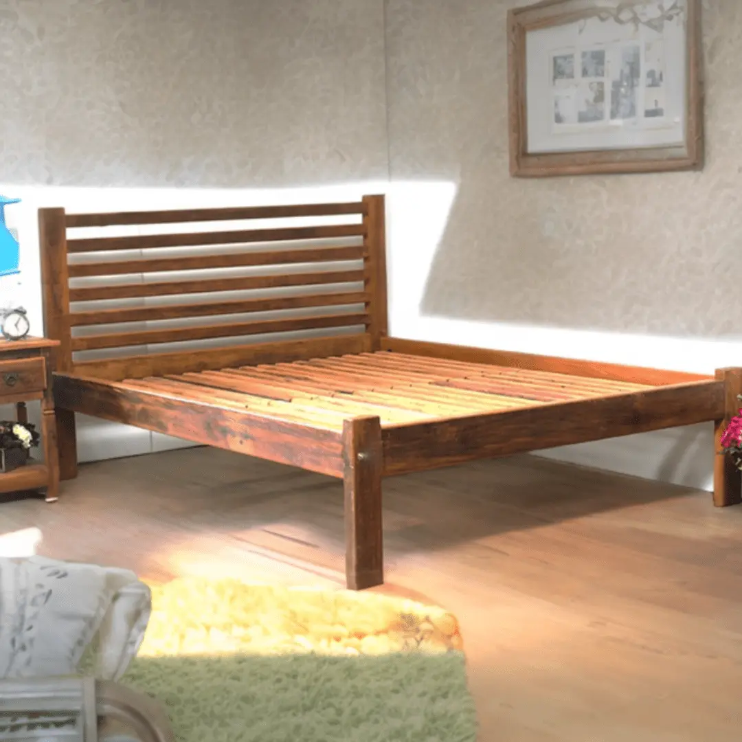 Cama ripada horizontal de madeira de demolição com design rústico e acabamento natural