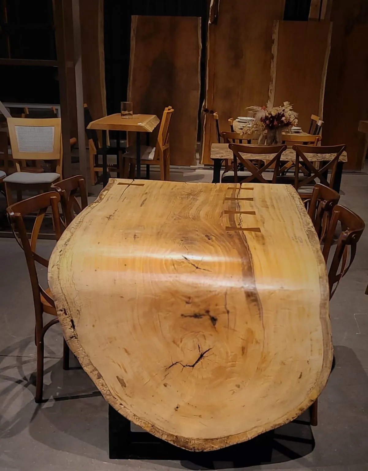 Mesa de jantar madeira maciça cascata ou curvada 1,70M