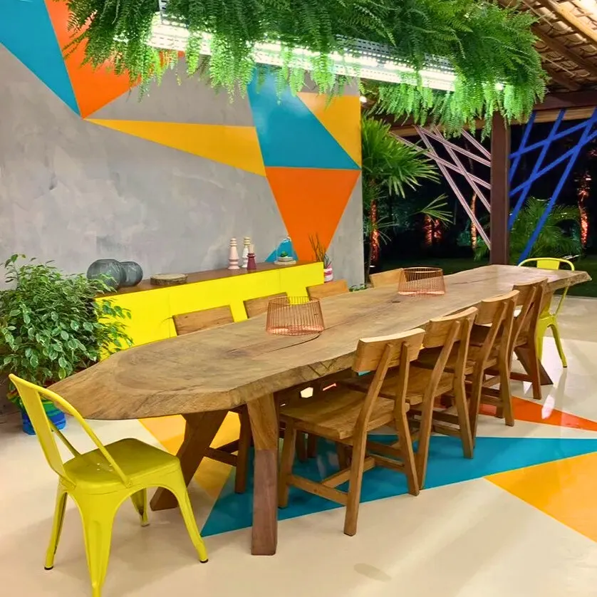 Mesa de Jantar Pranchada estilo Costaneira com Borda Orgânica ambientada sala de jantar