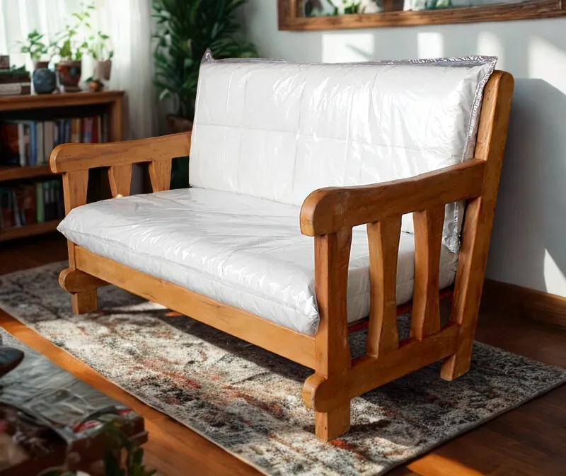 Sofá com 1,20m de comprimento feito em madeira de demolição Peroba maquinada, ideal para salas, varandas ou áreas gourmet com estilo rústico e elegante
